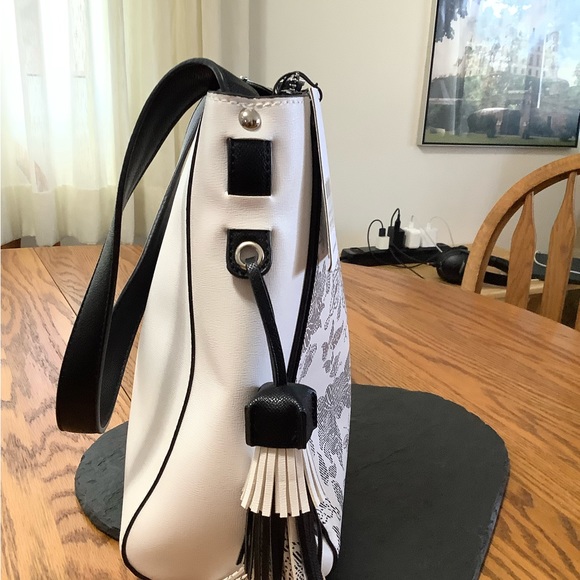 Cruise! Joanel Butterfly Hobo Bag White Black NWT - Picture 3 of 11